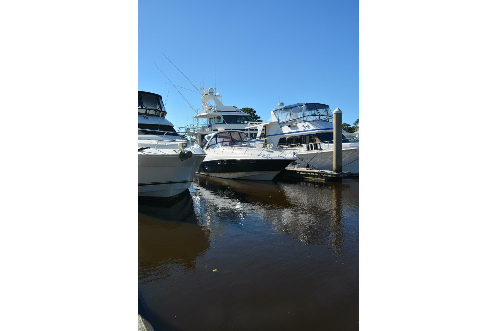 2007 Regal 3760 Sportyacht — photo 3