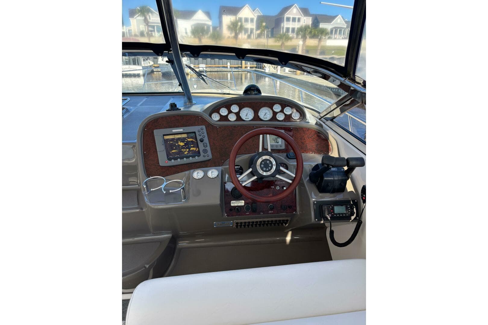 2007 Regal 3760 Sportyacht — photo 25