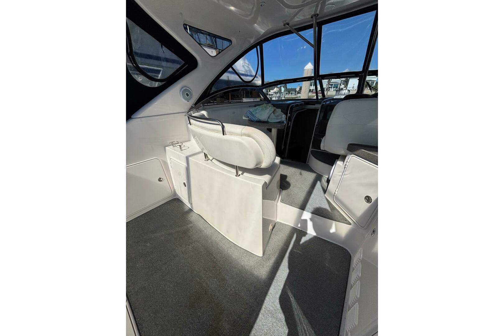 2007 Regal 3760 Sportyacht — photo 15