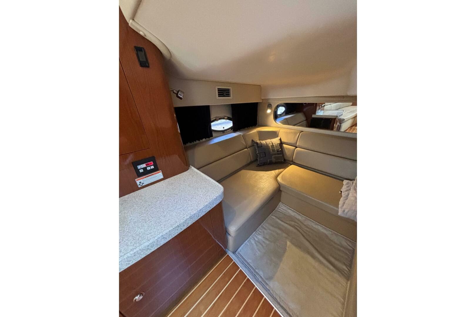 2007 Regal 3760 Sportyacht — photo 47