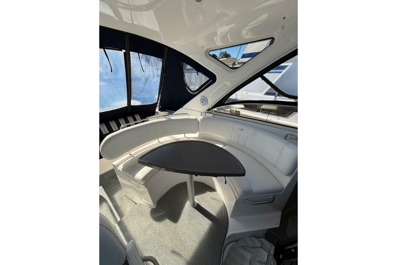 2007 Regal 3760 Sportyacht — photo 27