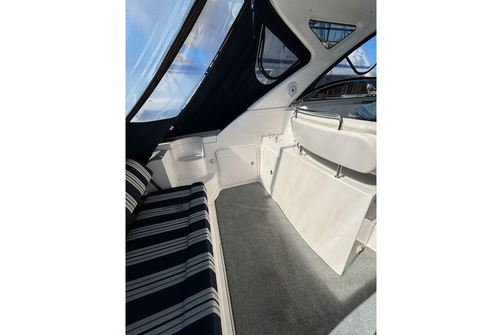 2007 Regal 3760 Sportyacht — photo 14