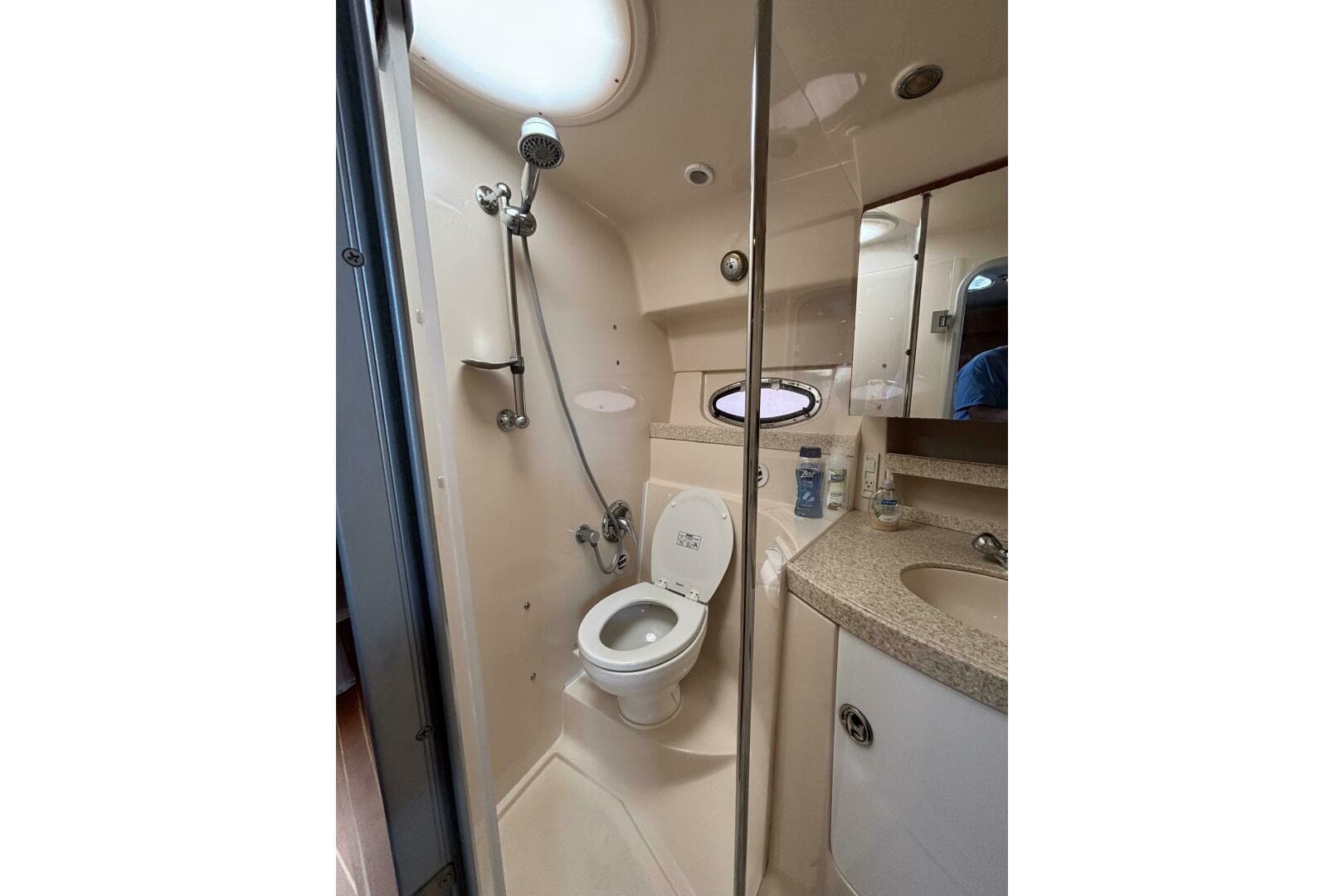 2007 Regal 3760 Sportyacht — photo 33