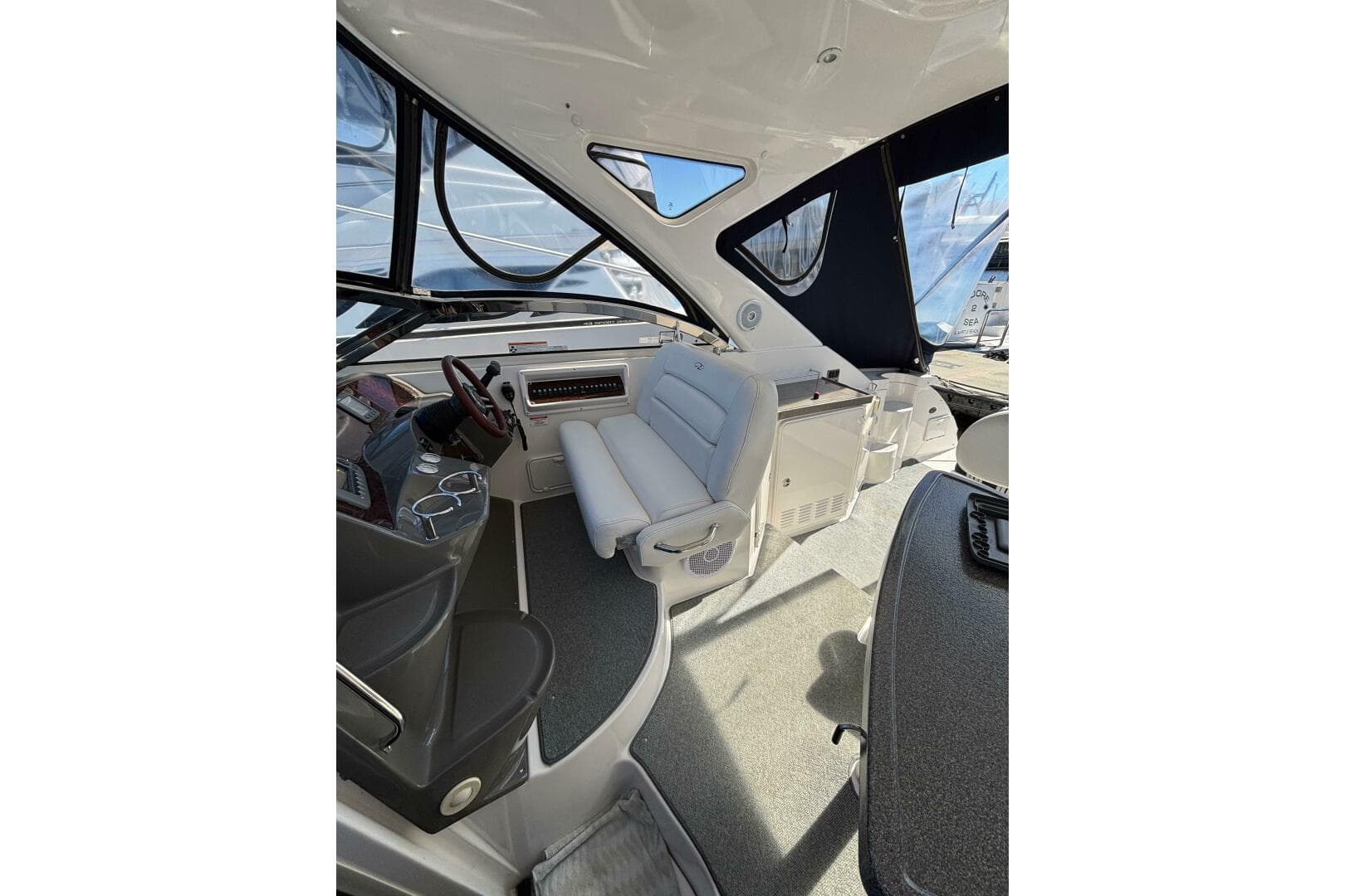 2007 Regal 3760 Sportyacht — photo 23