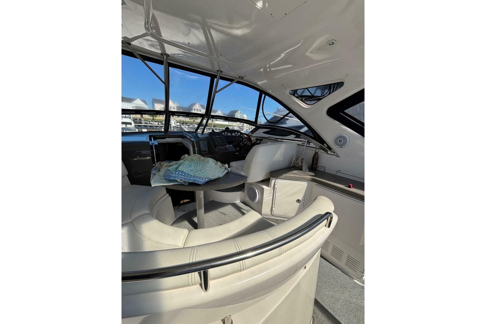 2007 Regal 3760 Sportyacht — photo 19