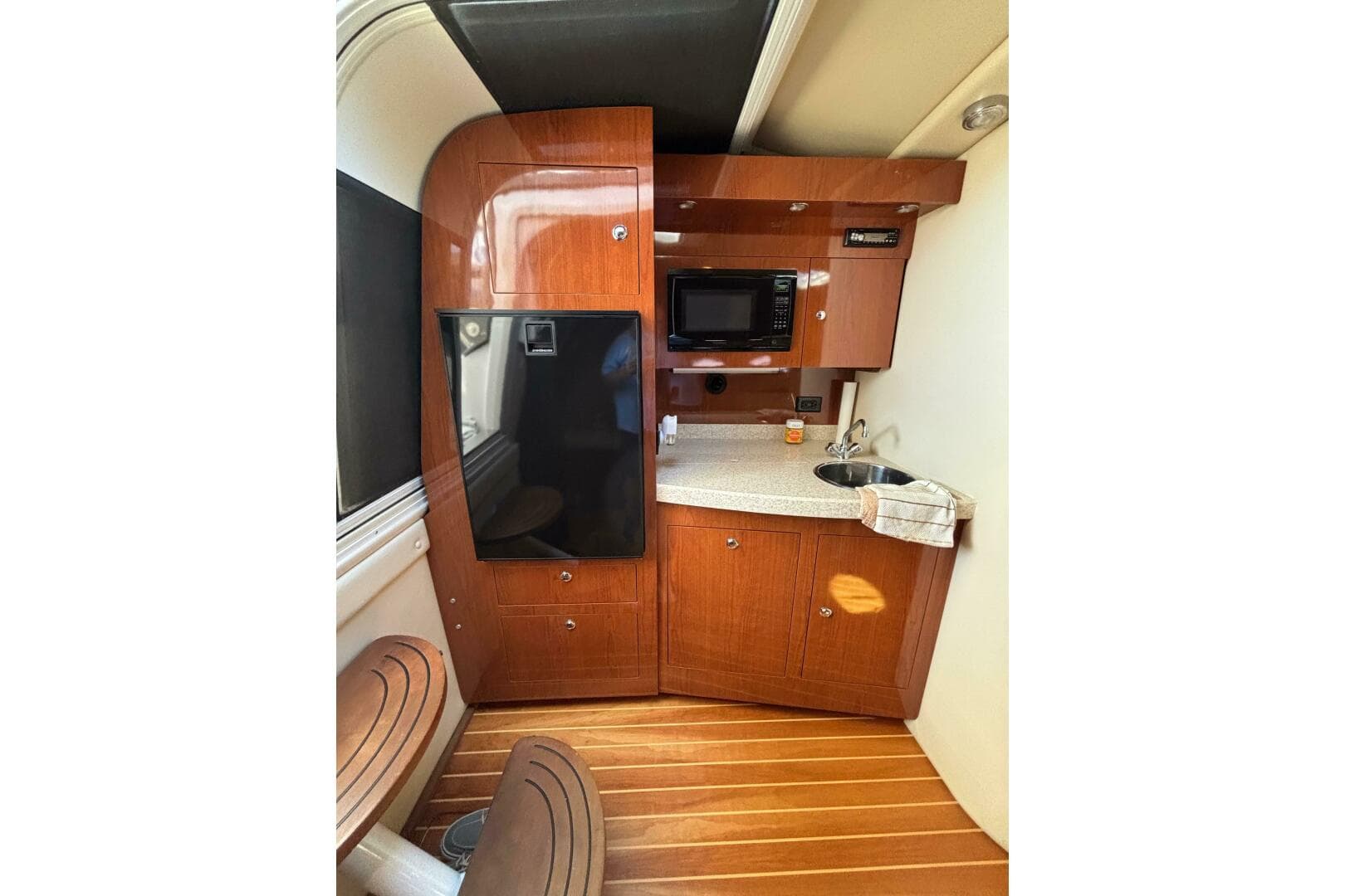 2007 Regal 3760 Sportyacht — photo 30