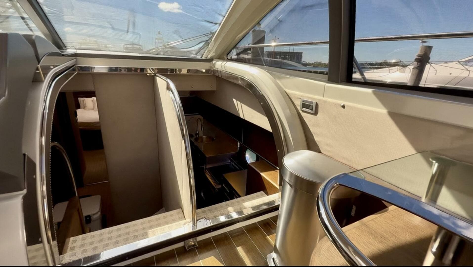 2011 Azimut 68S — photo 18