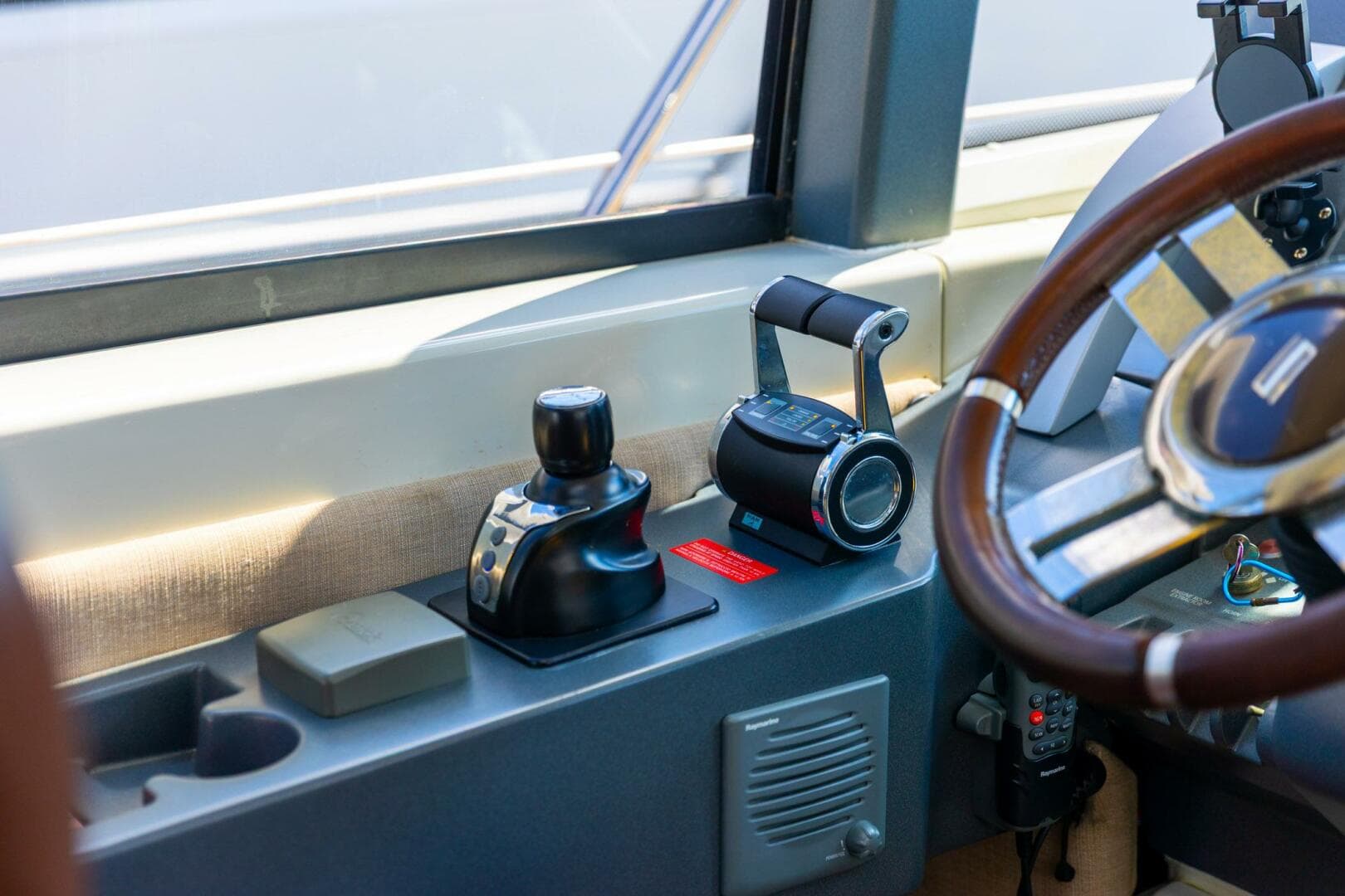 2011 Azimut 68S — photo 22