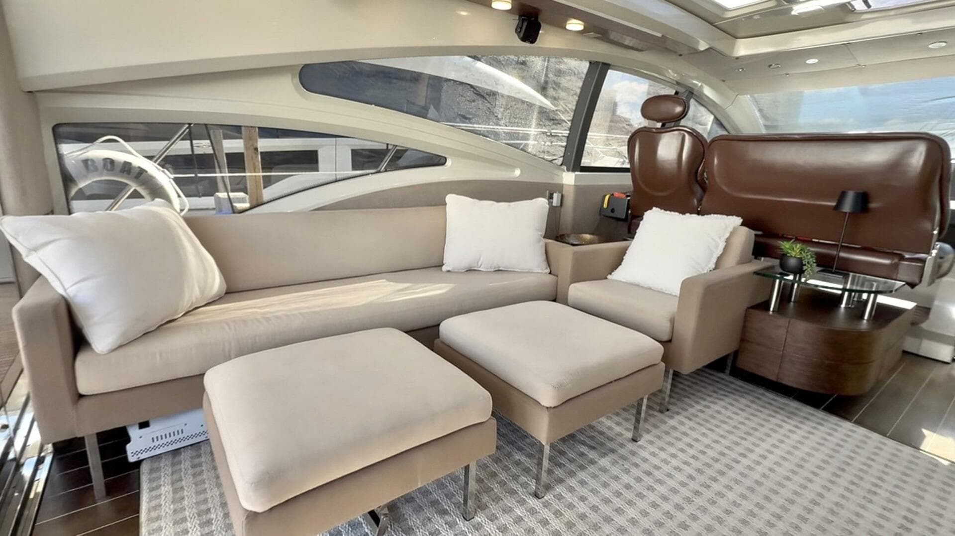 2011 Azimut 68S — photo 14