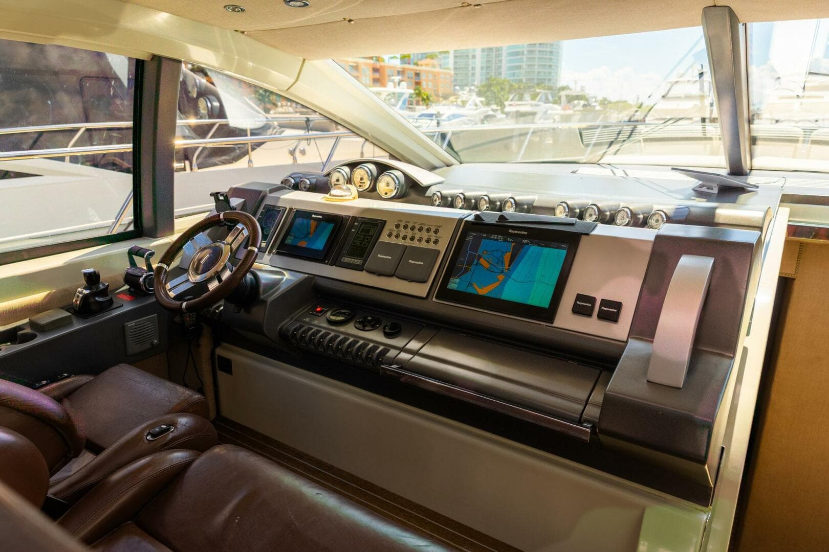 2011 Azimut 68S — photo 20