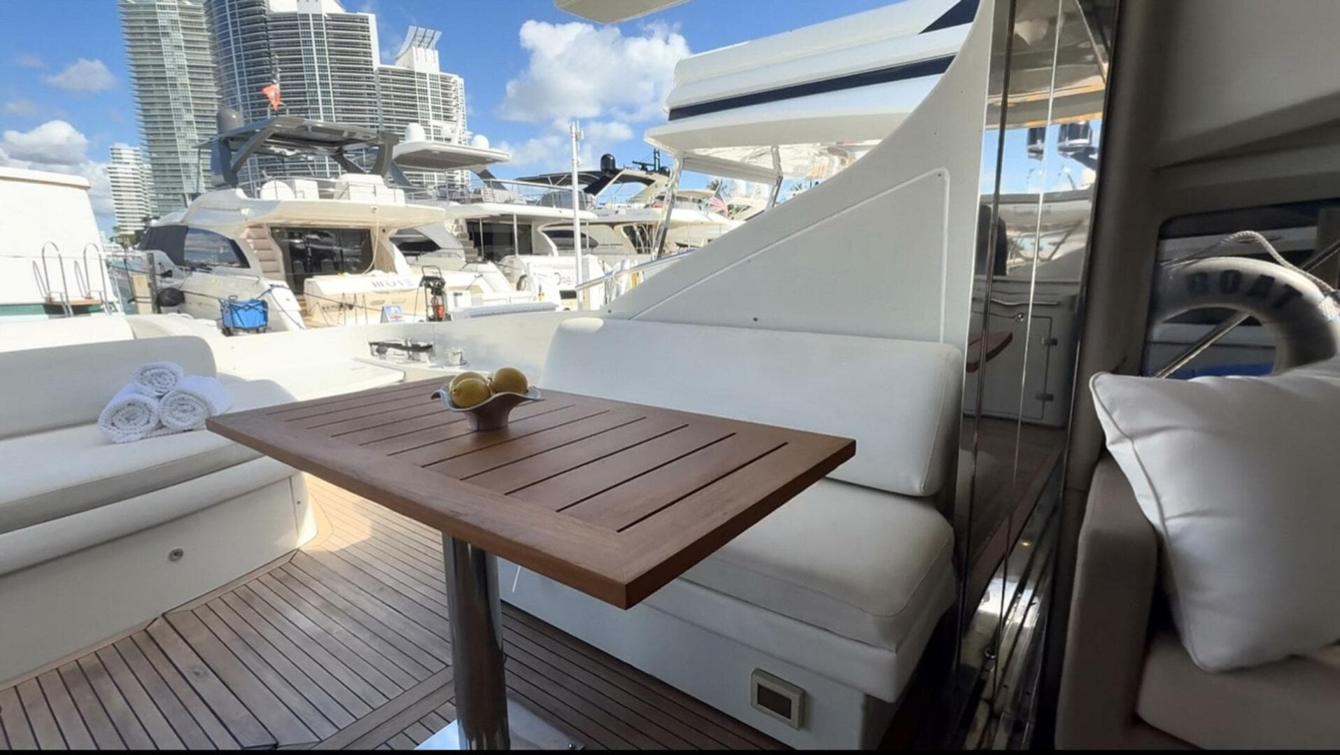 2011 Azimut 68S — photo 12