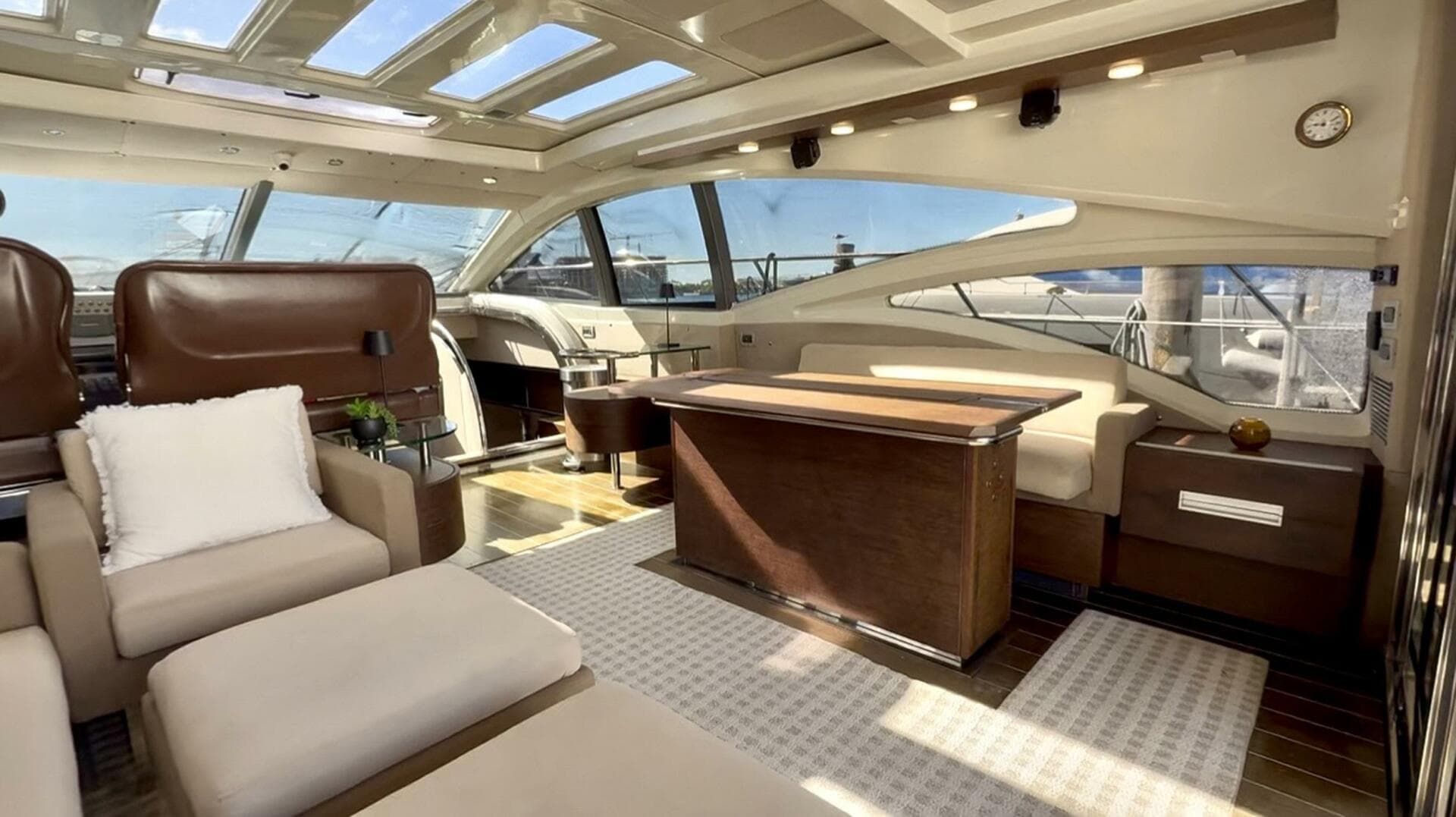 2011 Azimut 68S — photo 17