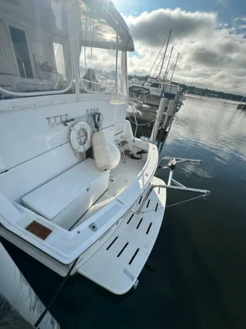 1994 Hatteras 48 Cockpit — photo 26