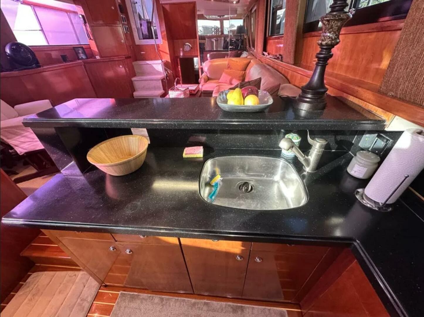 1994 Hatteras 48 Cockpit — photo 18