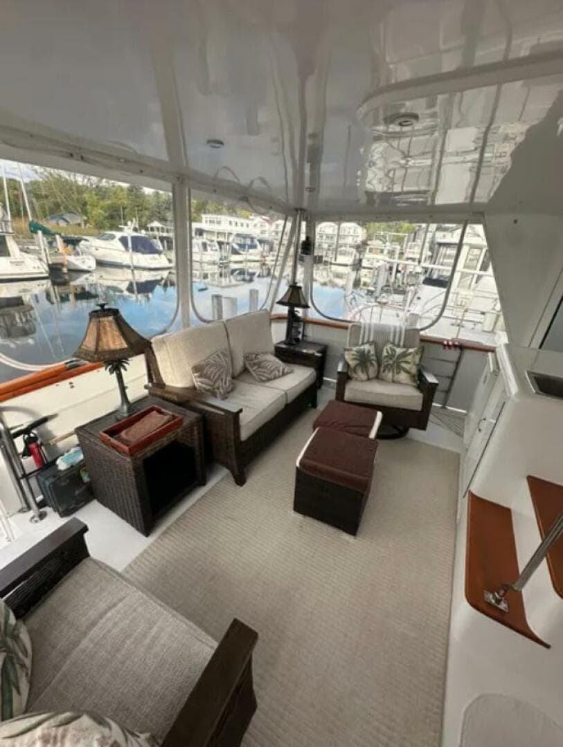 1994 Hatteras 48 Cockpit — photo 8