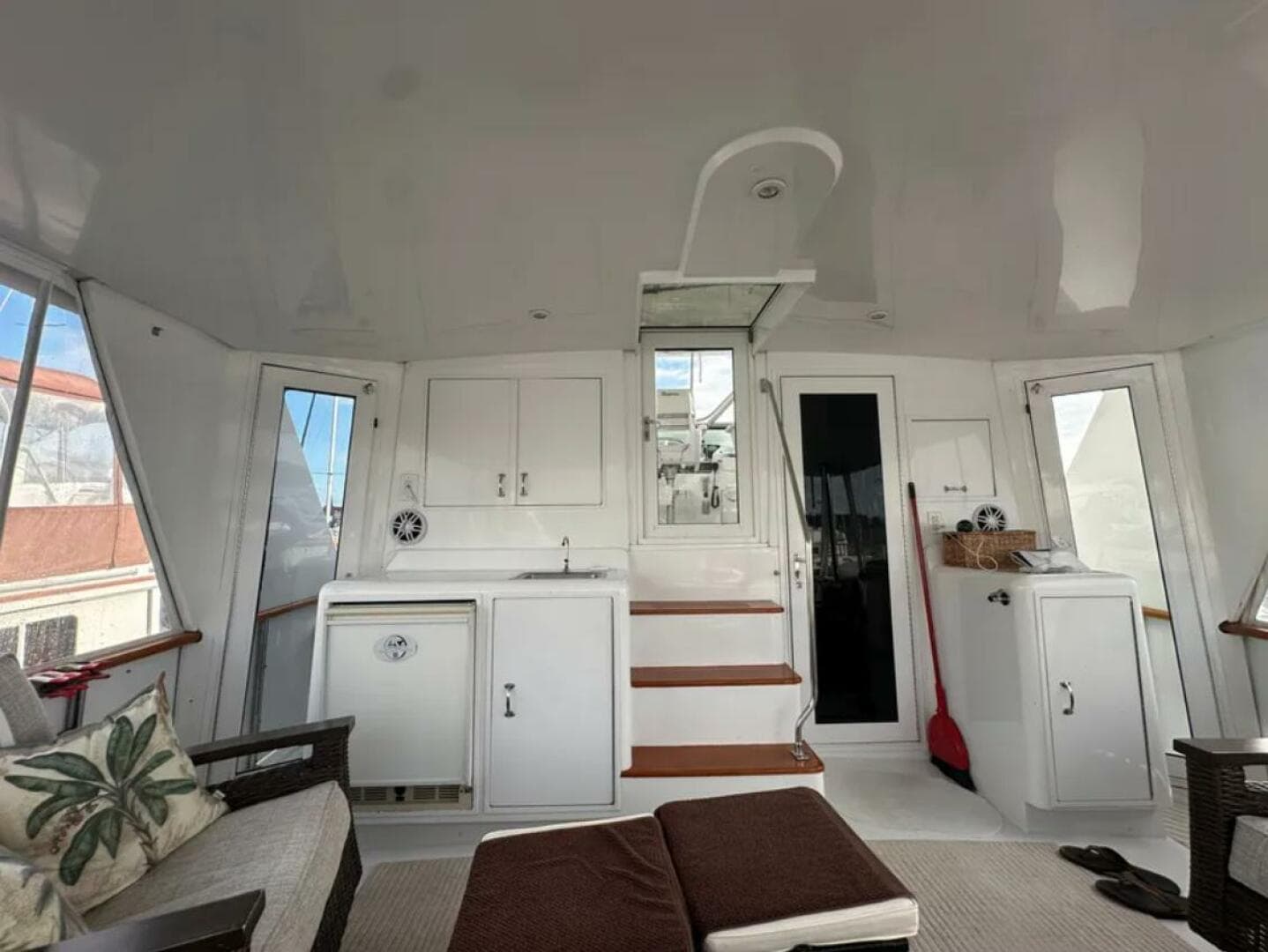 1994 Hatteras 48 Cockpit — photo 11