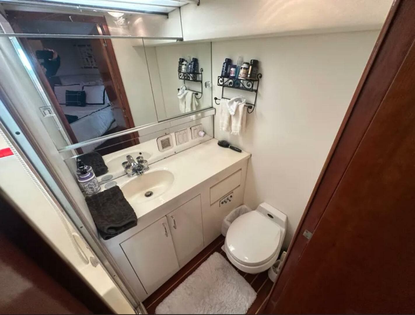 1994 Hatteras 48 Cockpit — photo 25