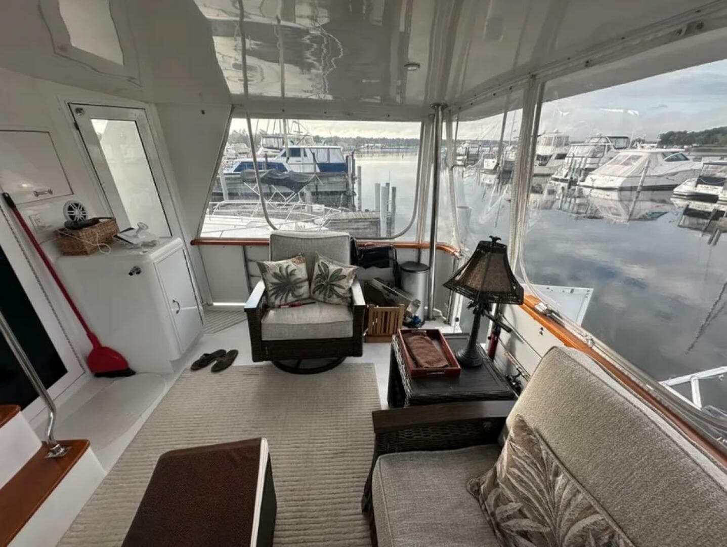 1994 Hatteras 48 Cockpit — photo 4