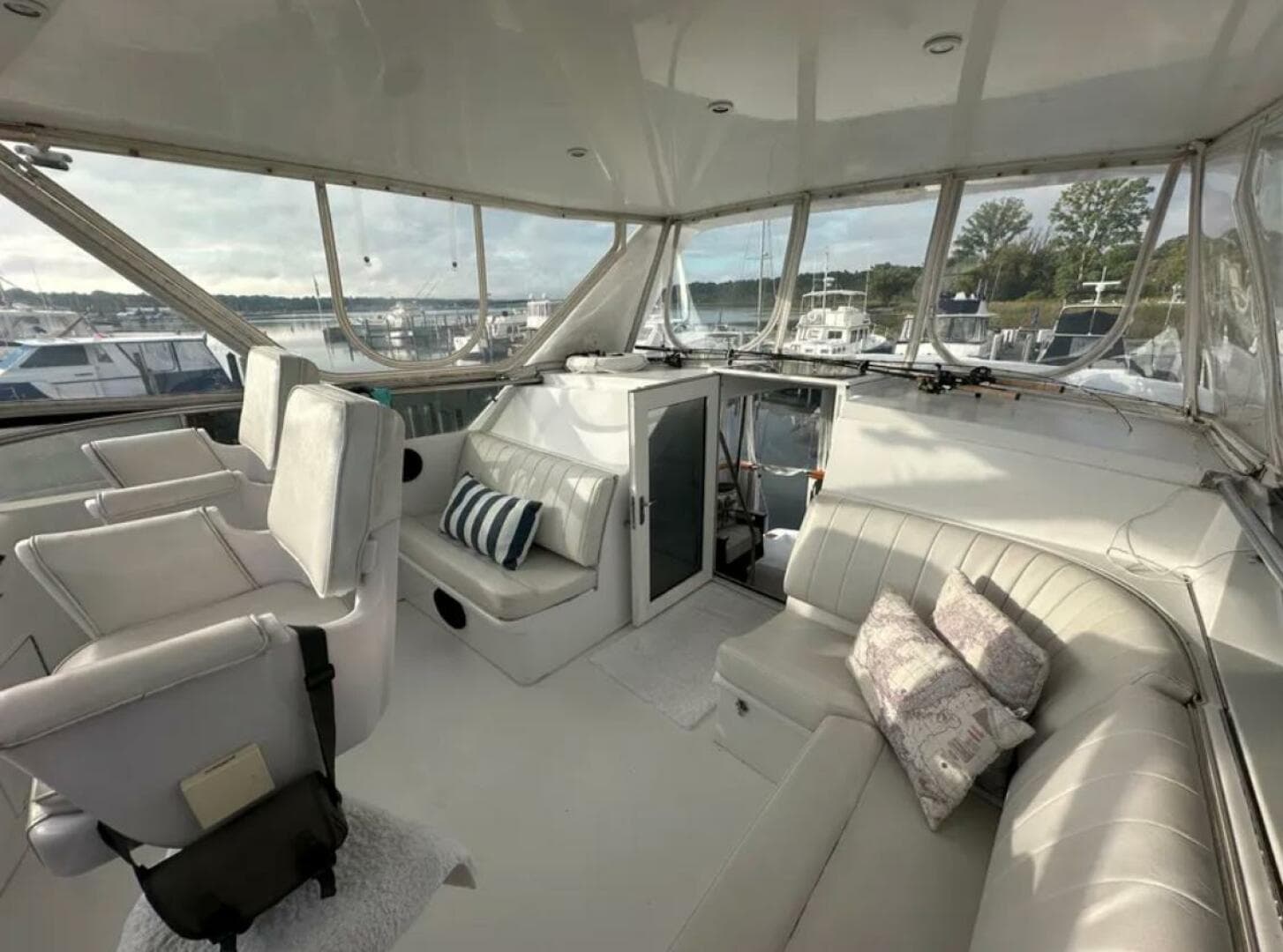 1994 Hatteras 48 Cockpit — photo 7