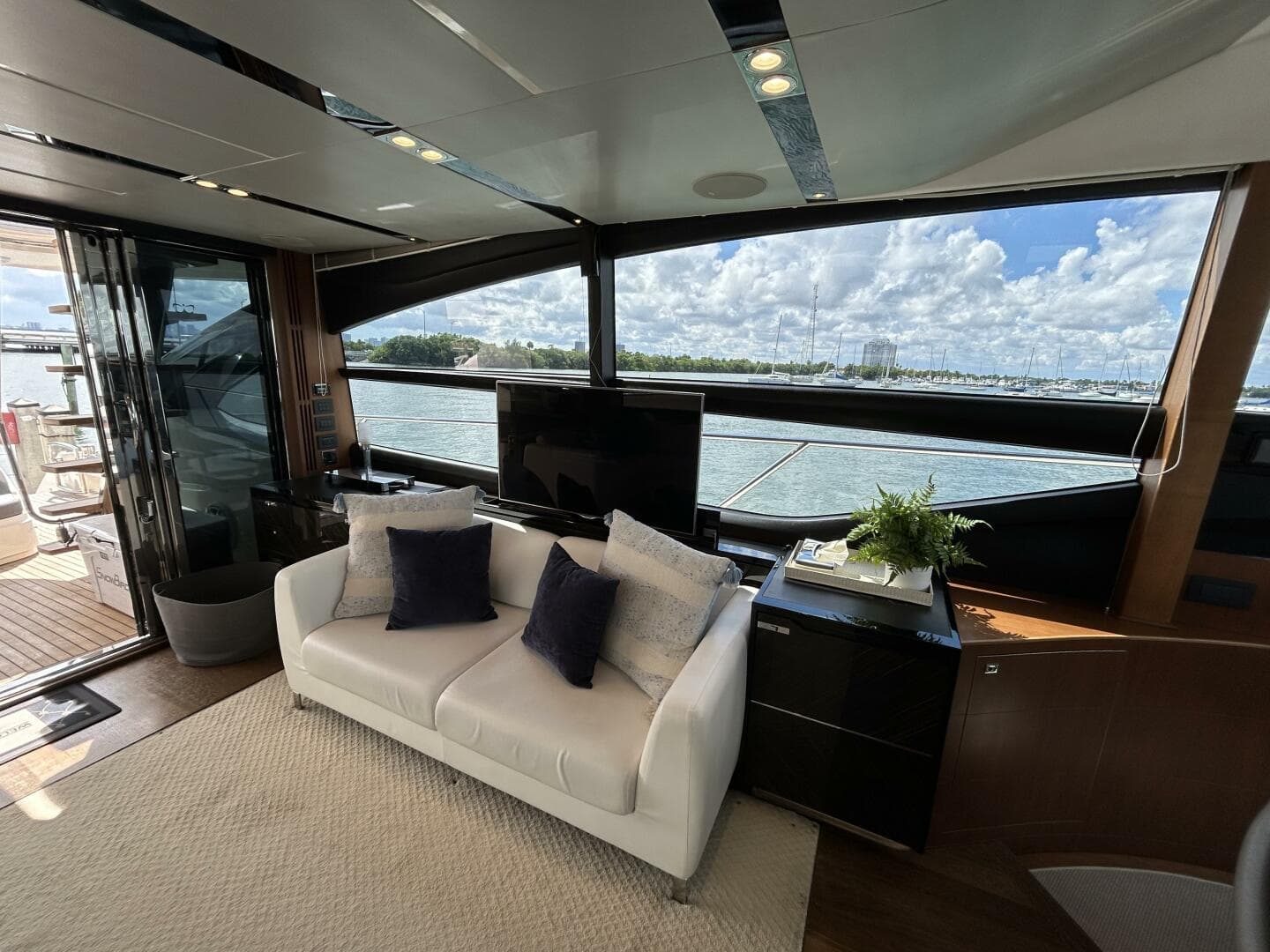 2014 Princess S72 — photo 11