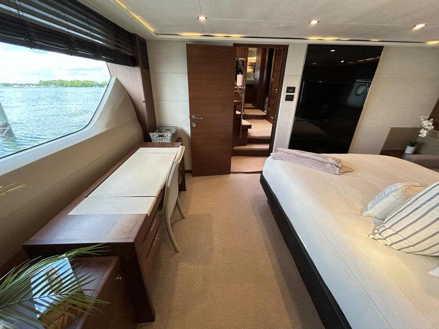 2014 Princess S72 — photo 19