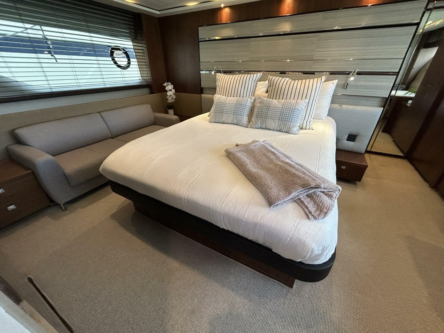 2014 Princess S72 — photo 20