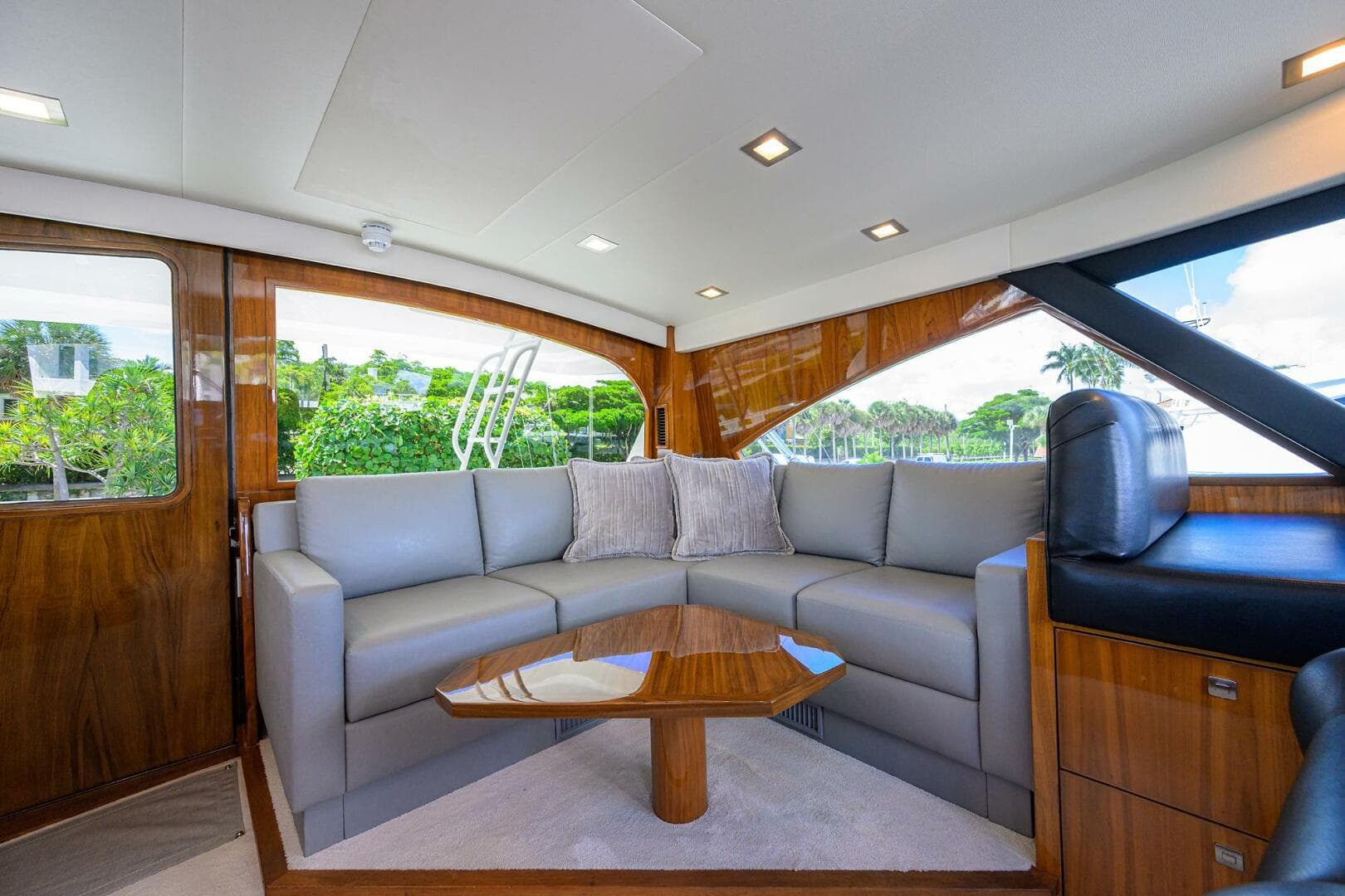 2018 Viking 72 Skybridge — photo 58