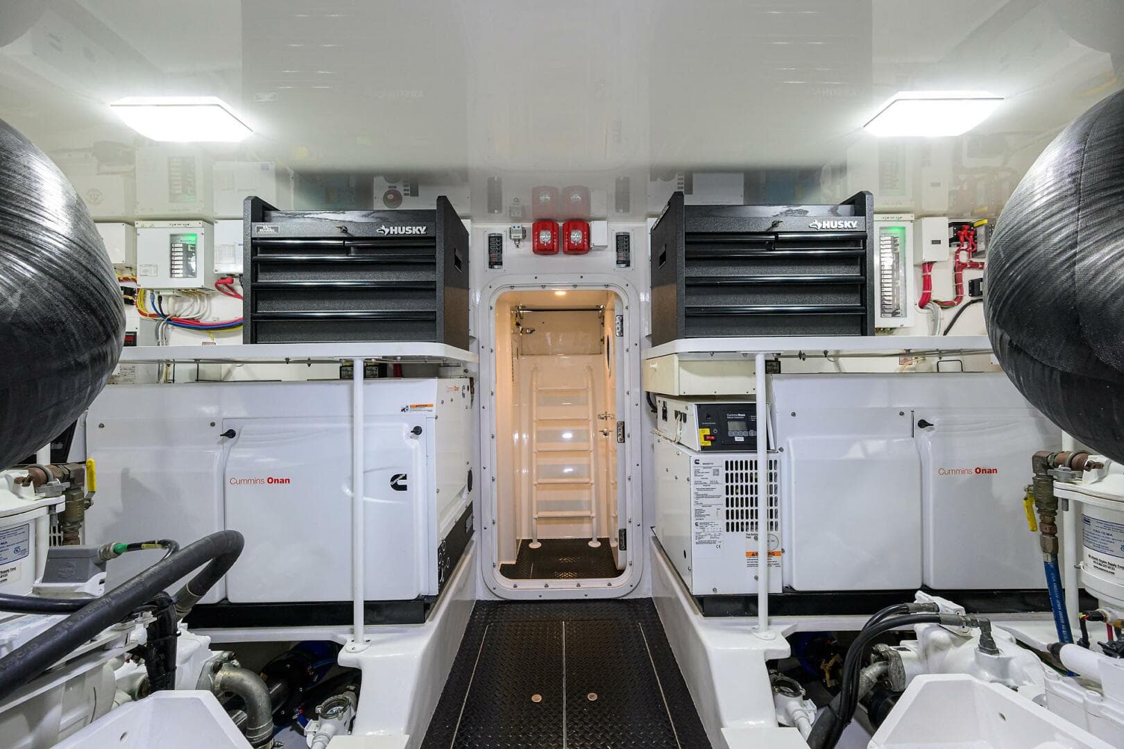 2018 Viking 72 Skybridge — photo 81