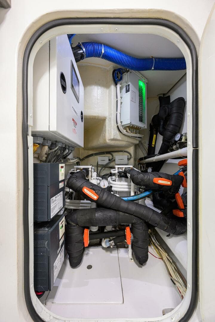 2018 Viking 72 Skybridge — photo 77