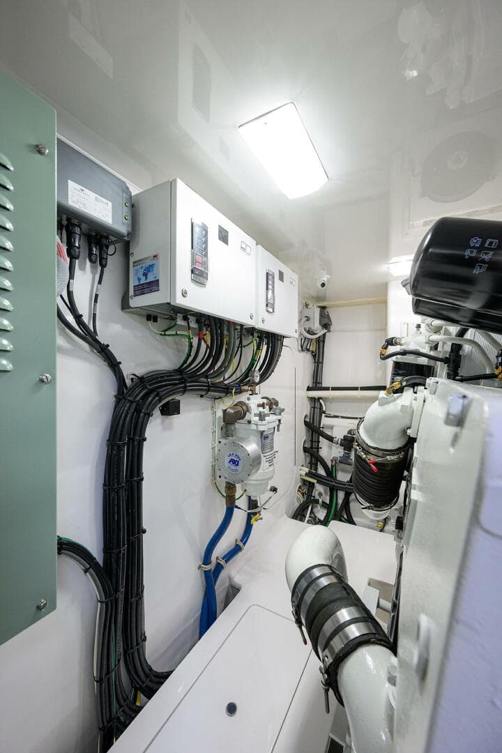 2018 Viking 72 Skybridge — photo 76