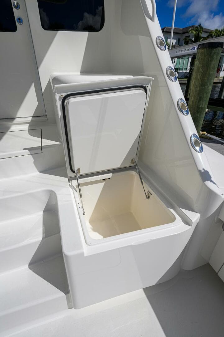 2018 Viking 72 Skybridge — photo 51