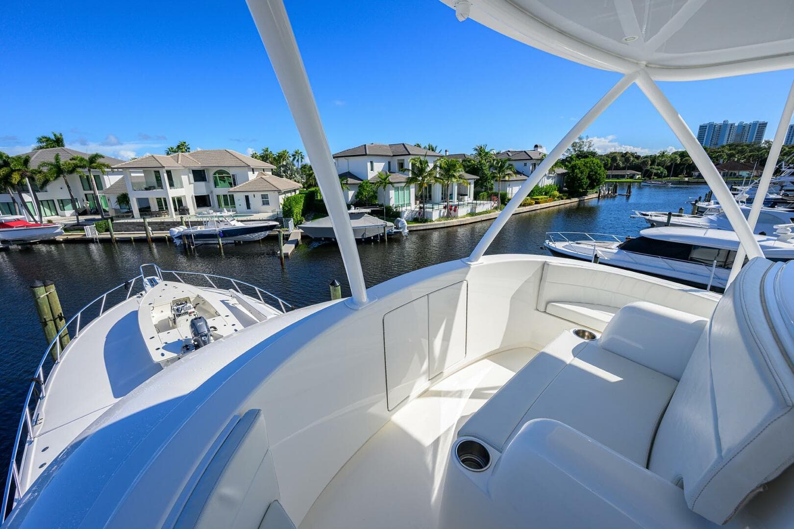 2018 Viking 72 Skybridge — photo 87