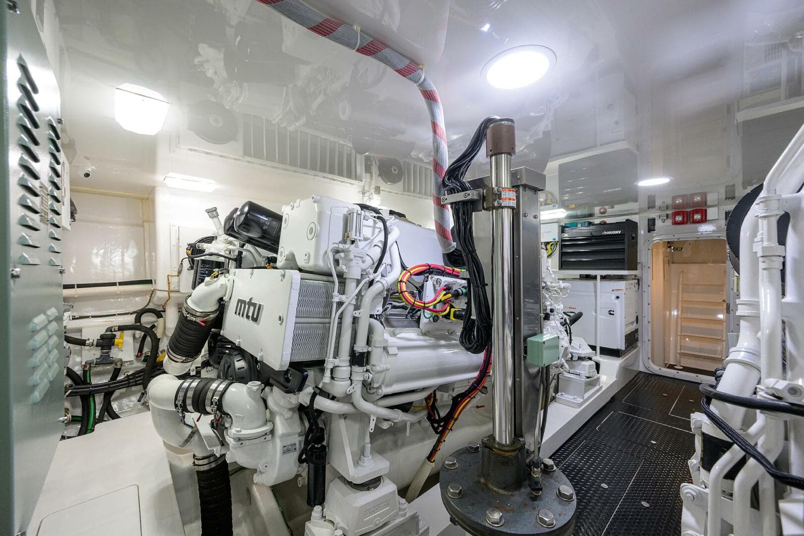 2018 Viking 72 Skybridge — photo 75