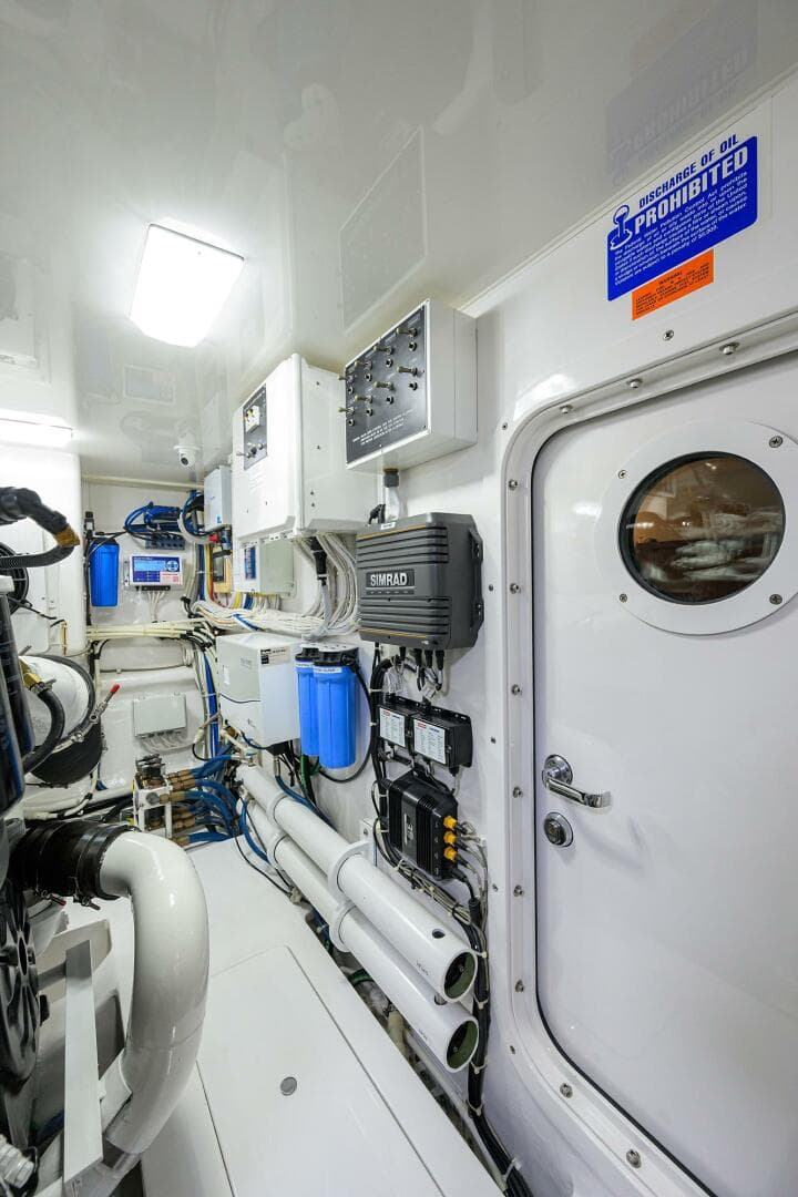 2018 Viking 72 Skybridge — photo 79