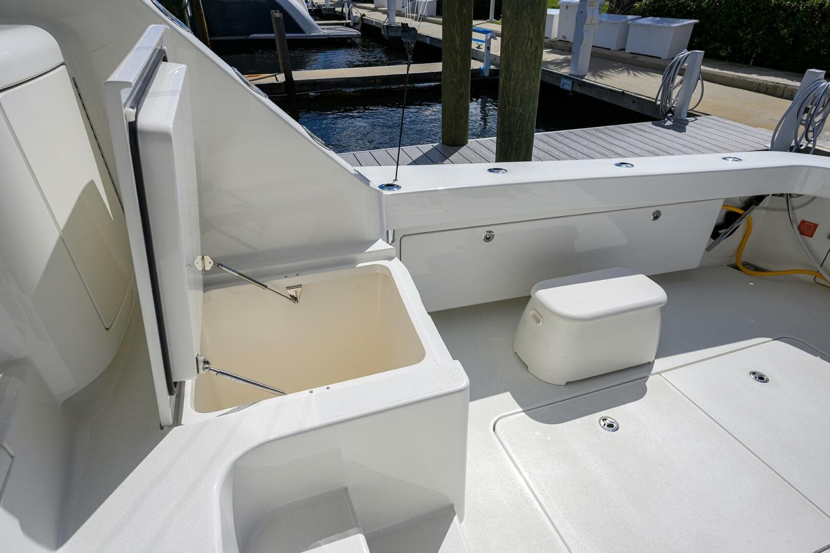 2018 Viking 72 Skybridge — photo 52