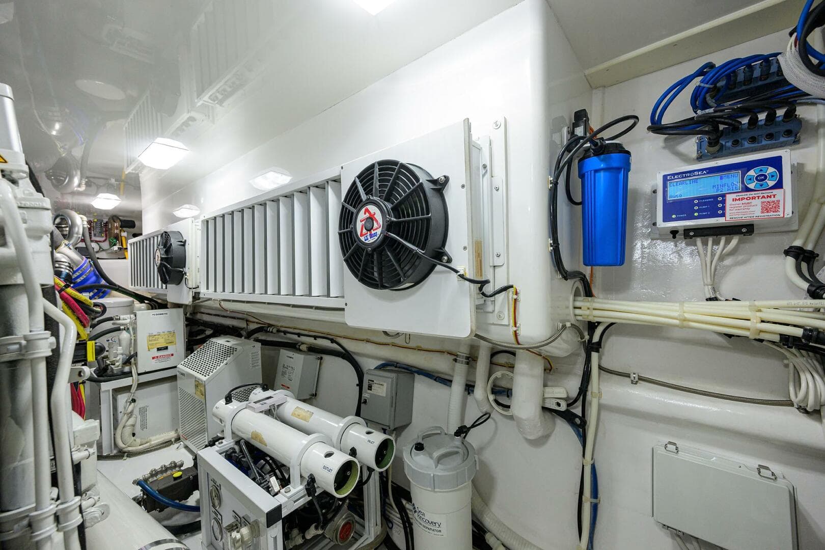 2018 Viking 72 Skybridge — photo 80