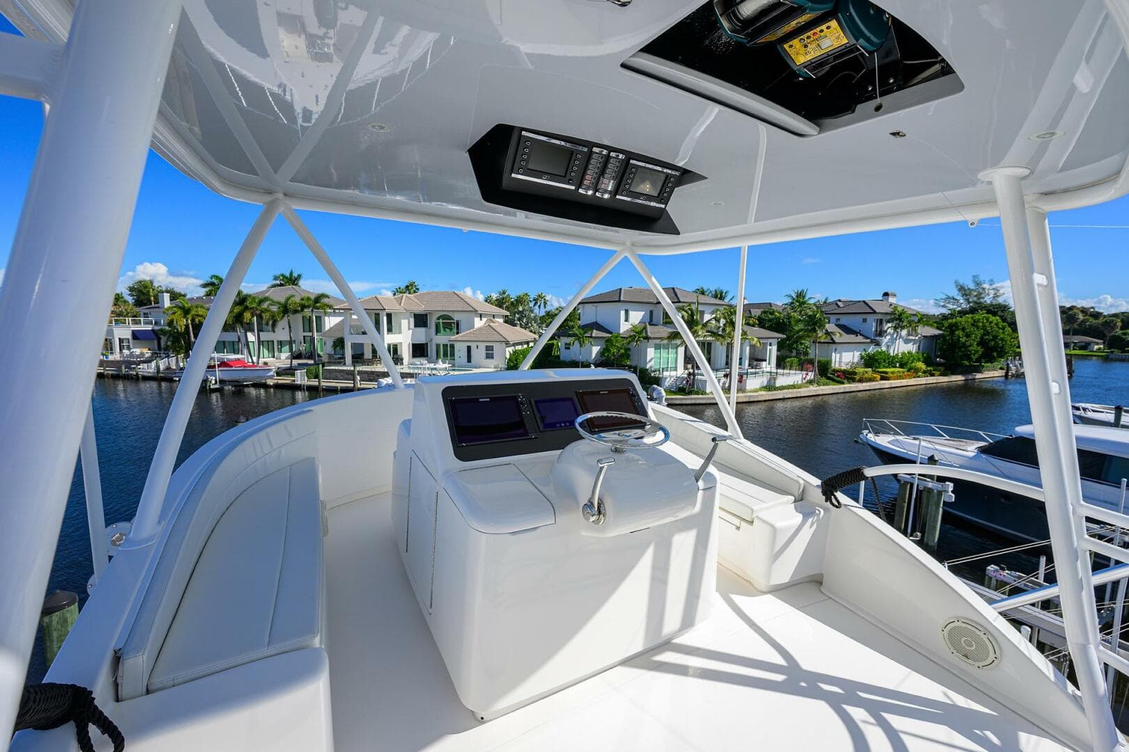 2018 Viking 72 Skybridge — photo 82