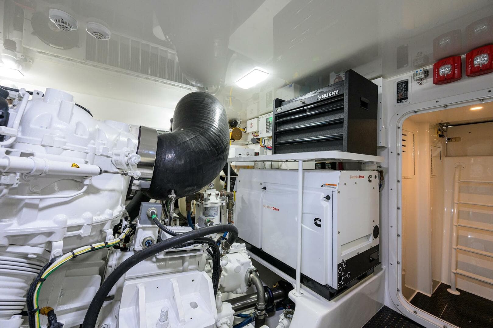 2018 Viking 72 Skybridge — photo 71