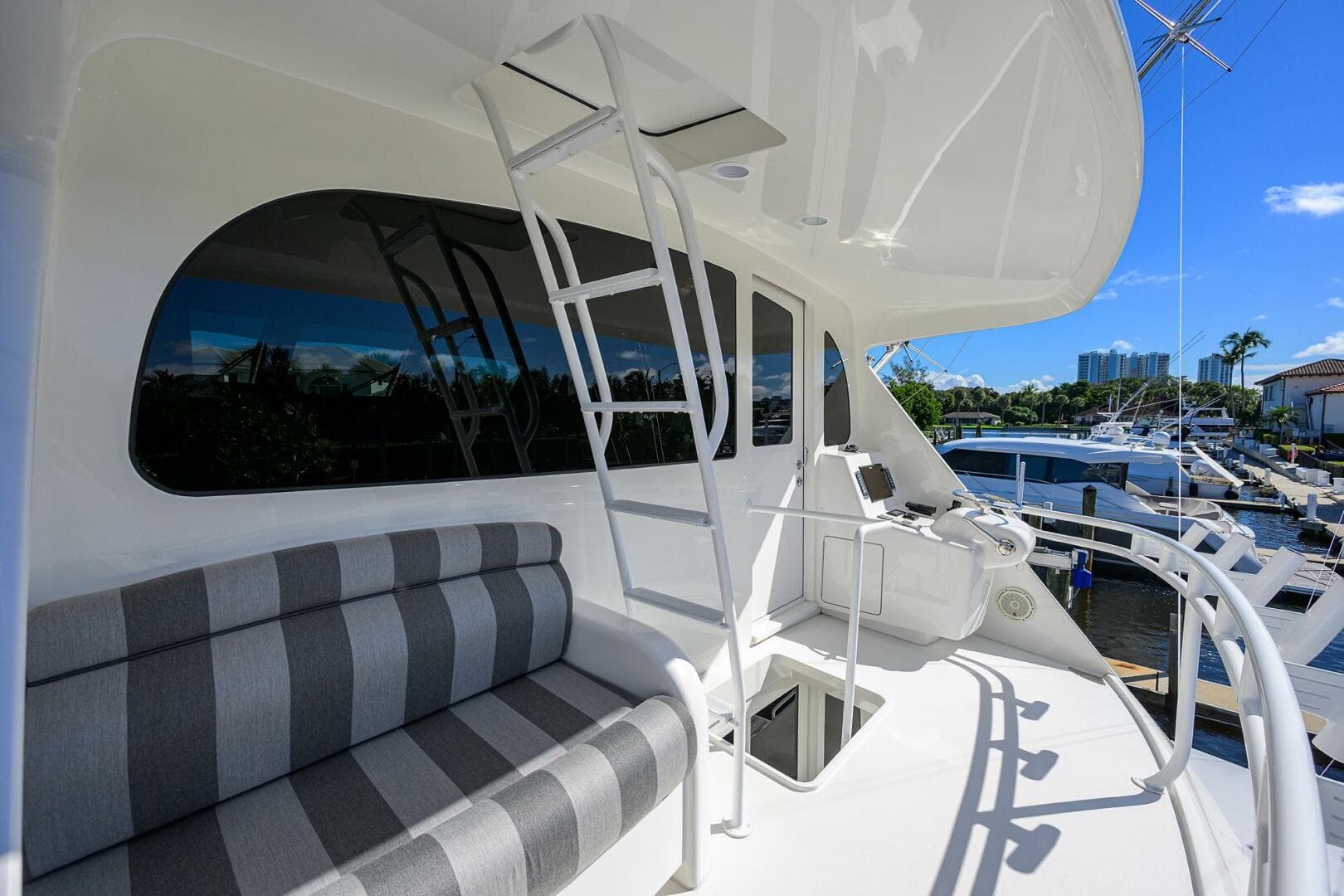2018 Viking 72 Skybridge — photo 66