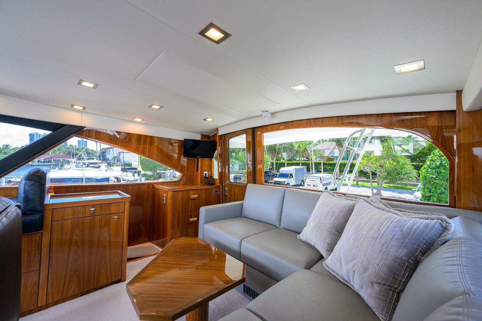 2018 Viking 72 Skybridge — photo 59