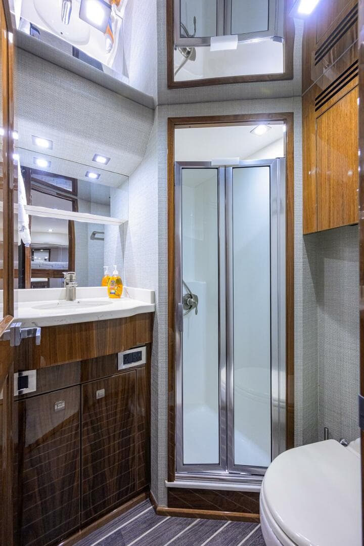 2018 Viking 72 Skybridge — photo 40