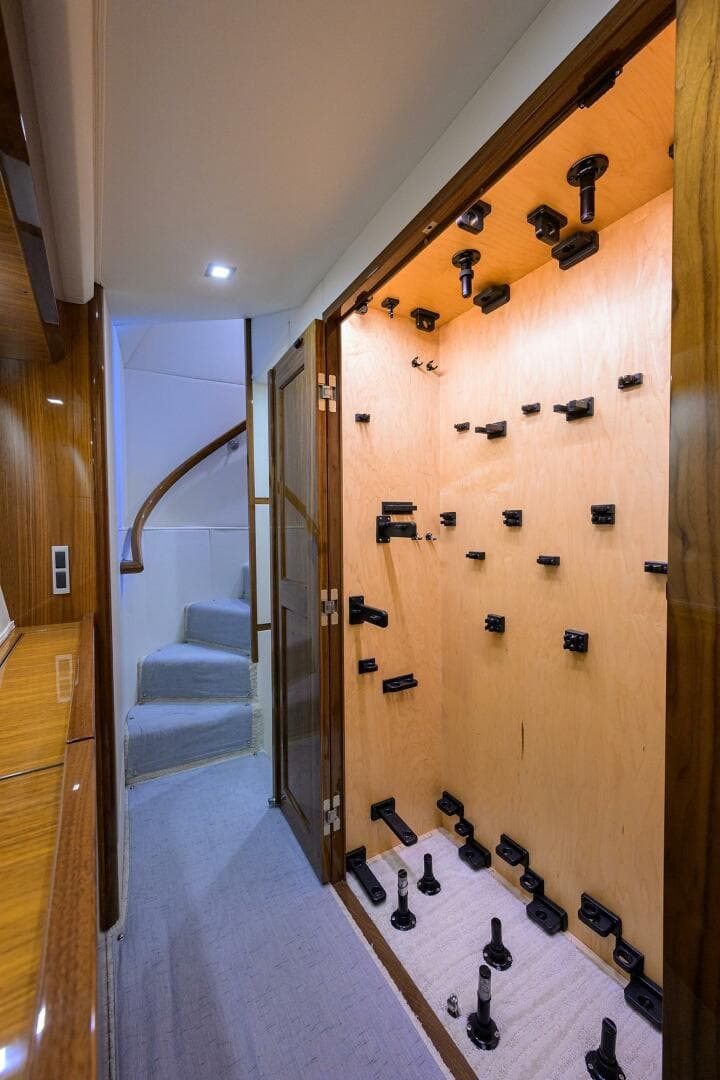 2018 Viking 72 Skybridge — photo 20