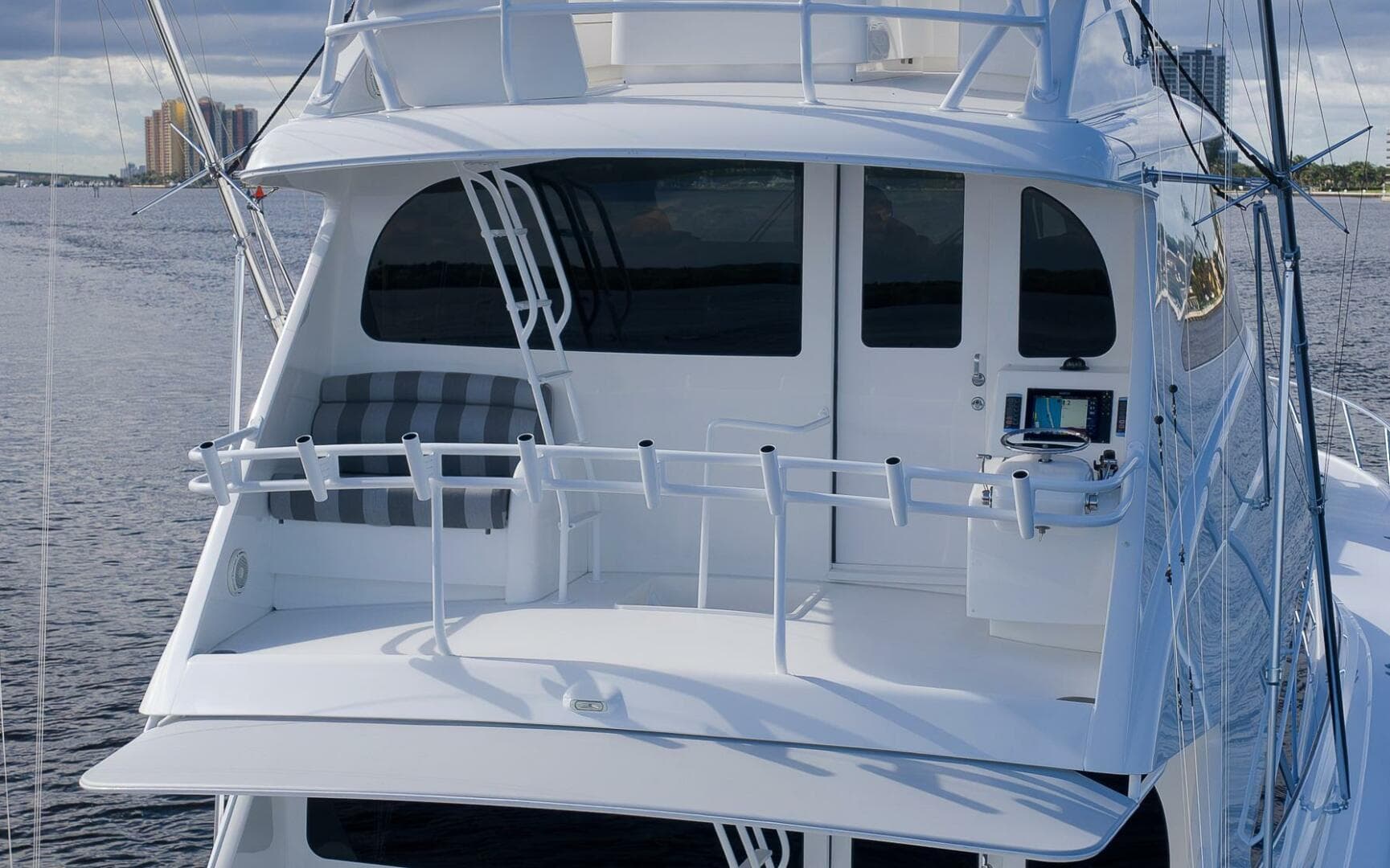 2018 Viking 72 Skybridge — photo 91