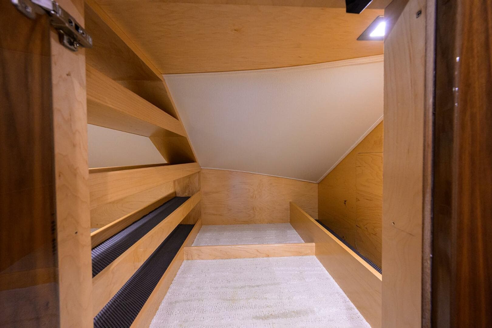 2018 Viking 72 Skybridge — photo 15