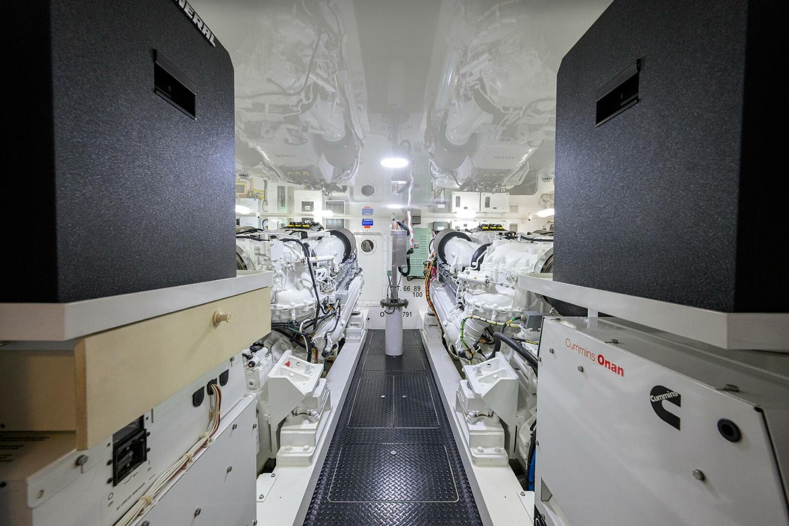 2018 Viking 72 Skybridge — photo 69