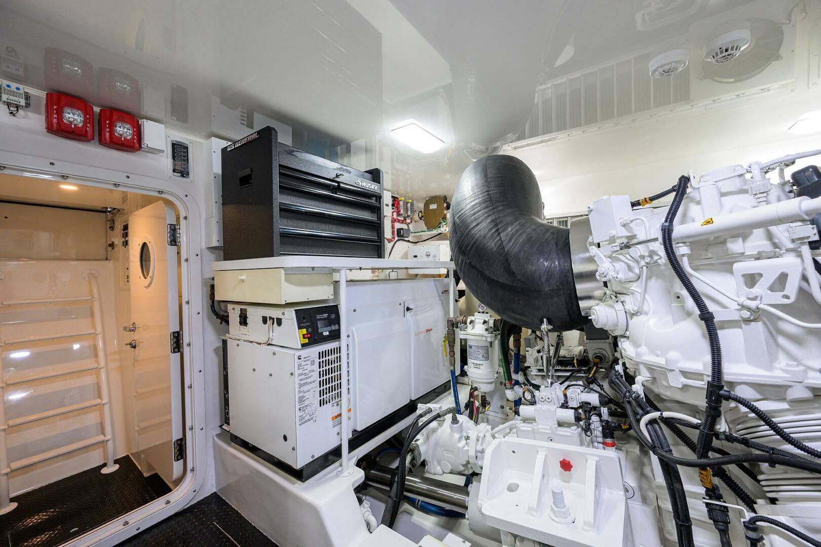 2018 Viking 72 Skybridge — photo 73