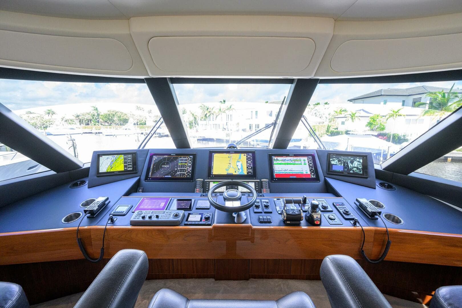 2018 Viking 72 Skybridge — photo 63