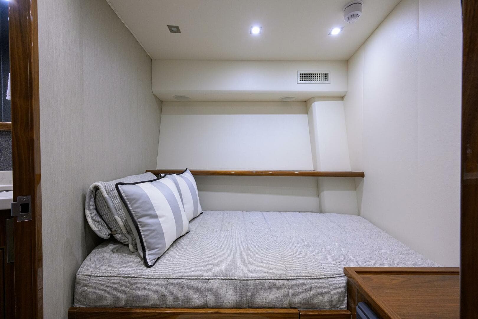 2018 Viking 72 Skybridge — photo 35