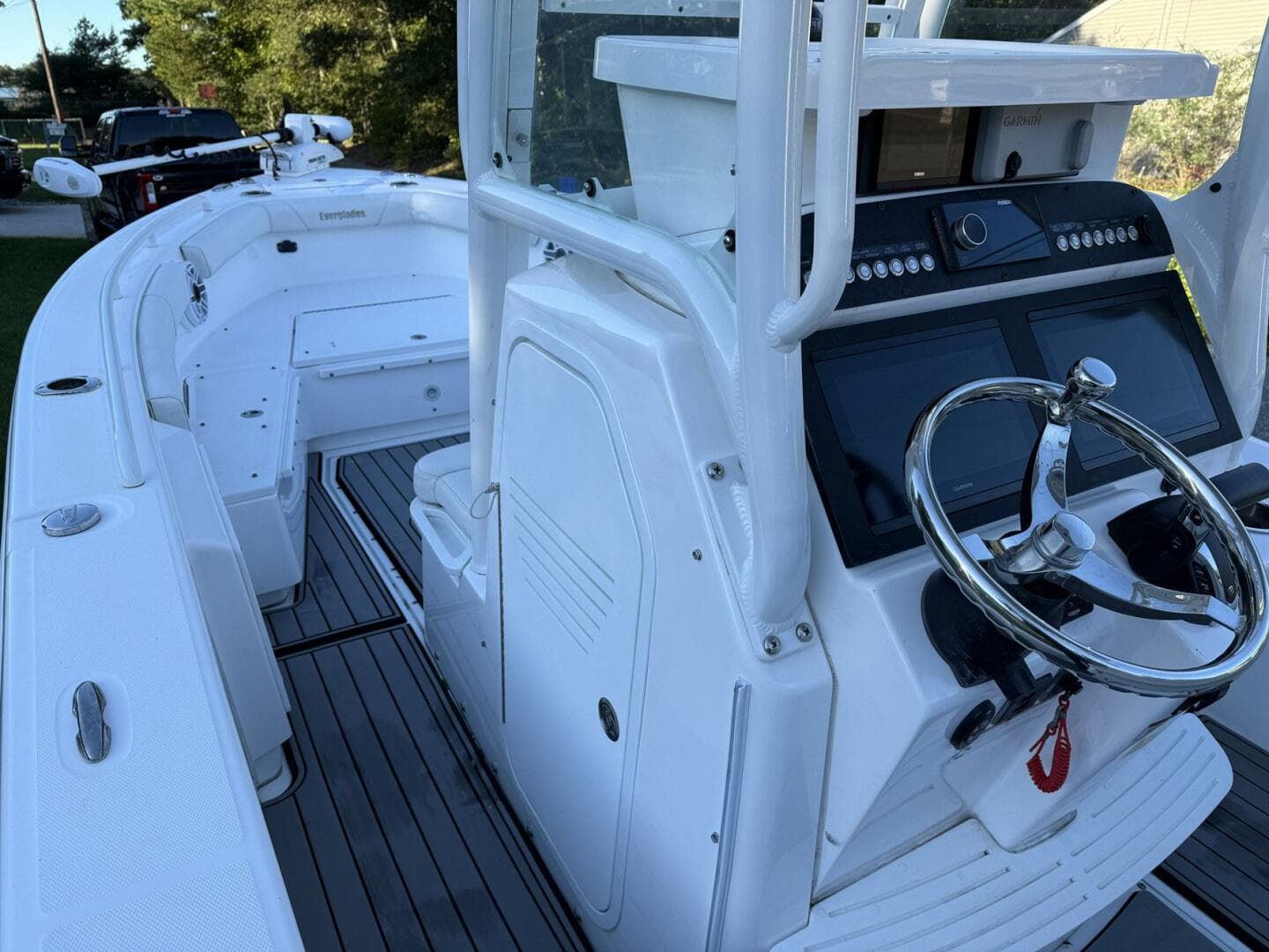2023 Everglades 243 Center Console — photo 8