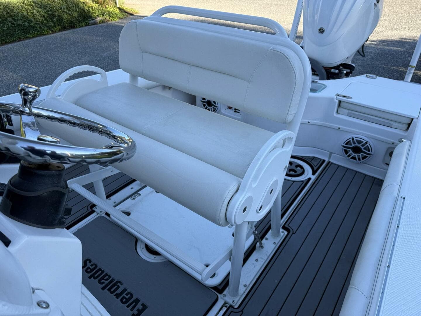 2023 Everglades 243 Center Console — photo 15